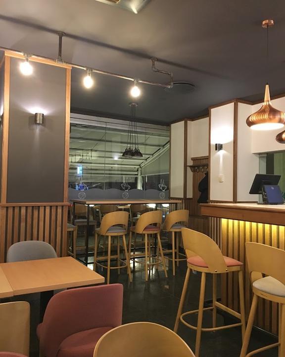 Lounge Seven Cafe Bistro